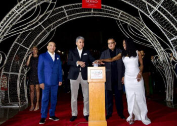 وزير السياحة والآثار ومحافظ جنوب سيناء يطلقان مهرجان الإضاءة بشرم الشيخ