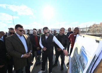 وزير الإسكان يتفقد سير العمل بمشروع البحيرة بـ”نيو مارينا”.. و”مارينا 8 على البحيرة”