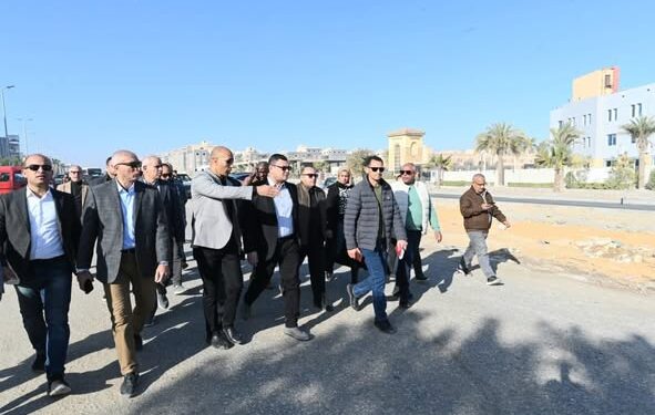 وزير الإسكان يتفقد أعمال تطوير وتوسعة الطريق الحدائقى بمنطقة الأندلس بالقاهرة الجديدة