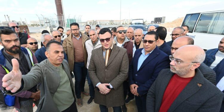 وزير الإسكان يتفقد سير العمل بمشروعات المدينة التراثية.. وعدد من مشروعات البنية الأساسية بمدينة العلمين الجديدة