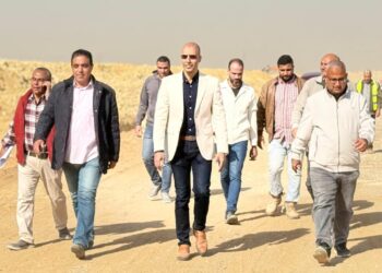 وزير الإسكان يُتابع معدلات تنفيذ مشروعات الطرق والمرافق بمساحة 16 ألف فدان بامتداد مدينة القاهرة الجديدة