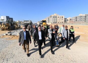 وزير الإسكان يستهل جولته بتفقد أعمال تطوير وتوسعة الطريق الحدائقى بمنطقة الأندلس بالقاهرة الجديدة ومحطة الصرف الصحي رقم 12 بالمدينة