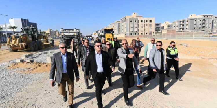 وزير الإسكان يستهل جولته بتفقد أعمال تطوير وتوسعة الطريق الحدائقى بمنطقة الأندلس بالقاهرة الجديدة ومحطة الصرف الصحي رقم 12 بالمدينة