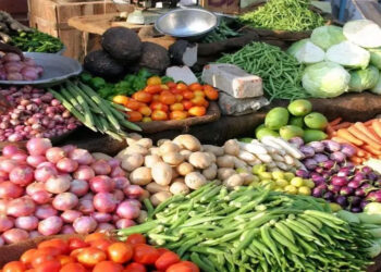 أسعار الخضار والفاكهة اليوم الإثنين