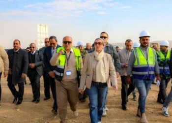 وزيرة البيئة تبدأ زيارتها لمحافظة قنا بتفقد المواقع الإنشائية لمصنع معالجة المخلفات