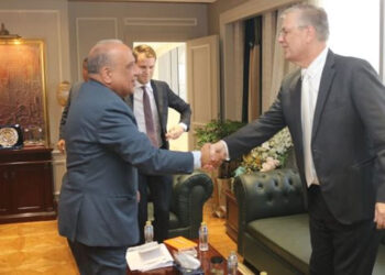 وزير الكهرباء يبحث مع سفير هولندا بالقاهرة تعزيز فرص الشراكة والتعاون فى مختلف المجالات