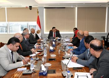 وزير الإسكان يتابع الموقف التنفيذي لمشروعات المرافق والطرق والإسكان بمدينة القاهرة الجديدة