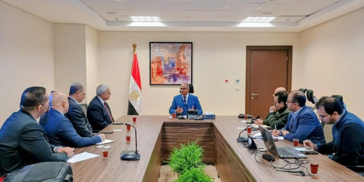 نائب وزير الإسكان يلتقي ممثلي أحد التحالفات العالمية المتخصصة في تنفيذ وتشغيل مشروعات المرافق لبحث أوجه التعاون