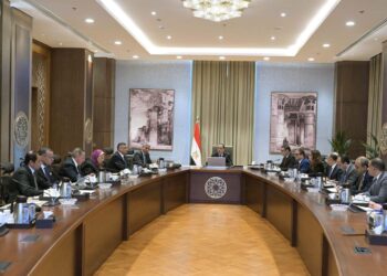رئيس الوزراء يستعرض الفرص السياحية بالمنطقة المحيطة بهضبة الأهرام