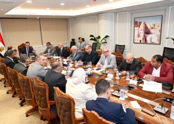 وزير الإسكان يتابع سير العمل بالمشروعات التى تنفذها شركة أبناء حسن علام بمدينة سانت كاترين وعدد من المدن الجديدة