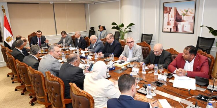 وزير الإسكان يتابع سير العمل بالمشروعات التى تنفذها شركة أبناء حسن علام بمدينة سانت كاترين وعدد من المدن الجديدة