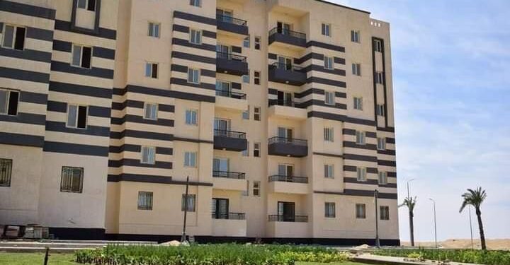 مسئولو “الإسكان” يتابعون المبادرة الرئاسية “سكن لكل المصريين”بمدينة العاشر من رمضان
