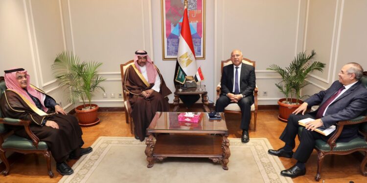 وزير والنقل ووزير الصناعة السعودي يبحثان سبل تعزيز أطر التعاون والتكامل الصناعي بين مصر والمملكة السعودية