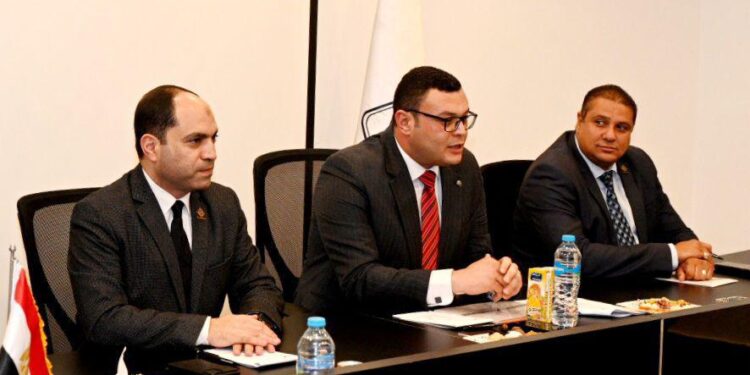 وزير الإسكان يستعرض جهود الوزارة في عدد من الملفات