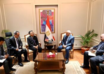 وزير النقل يستقبل سفير دولة ماليزيا لبحث سبل تعزيز التعاون بين البلدين في مجال الصناعة