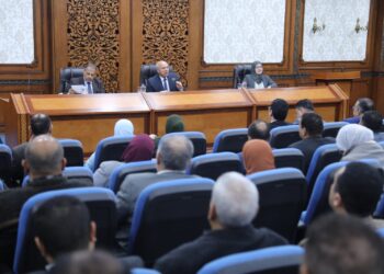 وزير الصناعة والنقل يبحث مع محافظ ومستثمري الشرقية الموقف التنفيذي و تحديات المناطق الصناعية بالمحافظة وسبل حلها