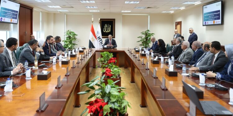 وزير الاتصالات يشهد توقيع شركات المحمول على آليات جزاءات الجودة التى أقرها الجهاز القومى لتنظيم الاتصالات