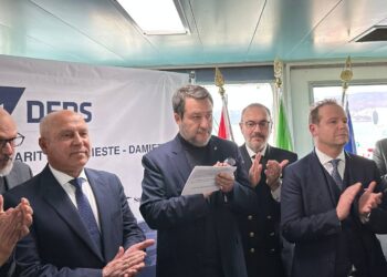 وزير النقل يشهد وصول أول رحلات خط الرورو المصري الإيطالي لميناء تريستا