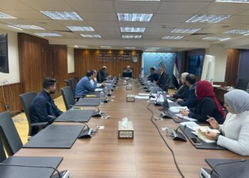 نائب وزير الإسكان يترأس اجتماعا لمتابعة خطة المراجعة الميدانية لكفاءة محطات المياه والصرف على مستوى الجمهورية