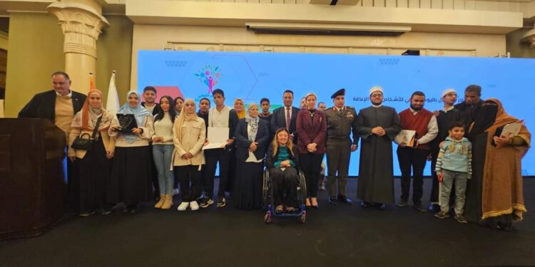 مؤسسة العربي لتنمية المجتمع تكرم الطلاب المتفوقين من ذوى الإعاقة والابطال البارلمبين