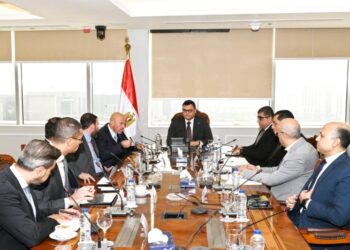 وزير الإسكان يناقش مقترح مشروع مستشفى عالمى على مساحة ٤٦ ألف م٢ بالعاصمة