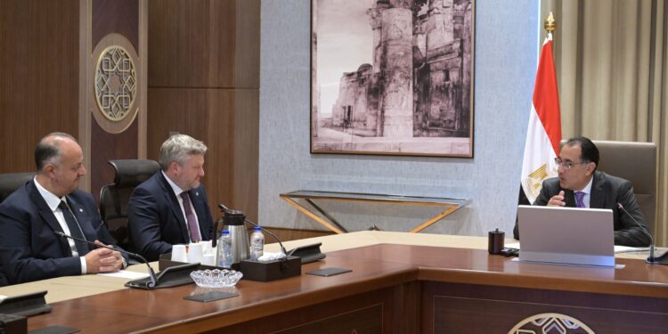 وزير الخارجية يلتقي مع نظيرته السلوفينية