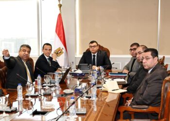 وزير الإسكان يناقش مقترحات تطوير الأداء وتعظيم الاستفادة من أصول هيئة المجتمعات العمرانية الجديدة