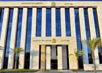 وزارة العمل: تكثيف المراجعة ومتابعة نشاط شركات الحاق العمالة بالخارج والداخل