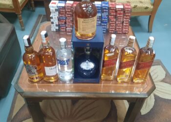 ضبط كمية من الخمور والسجائر أجنبية الصنع المهربة غير خالصة الضرائب والرسوم