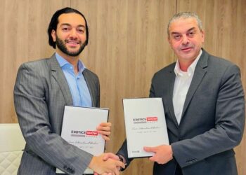 براندايت كايرو ومحمد حمدي يوقعان عقد شراكة حصـري لإنتاج أضخم حفل فني للسيارات الكهربائية والرياضية الخارقة في المنطقة العربية والأفريقية