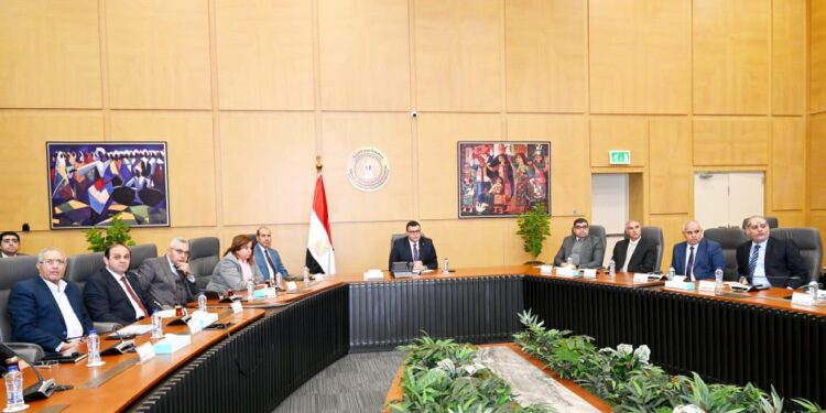 وزير الإسكان يتابع موقف تنفيذ وحدات المبادرة الرئاسية “سكن لكل المصريين” وسكن مصر وجنة