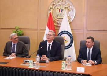 وزير البترول والثروة المعدنية يعقد لقاءا موسعاً مع مستثمري التعدين