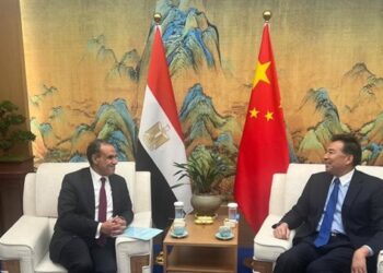 وزير الخارجية والهجرة يلتقي برئيس “الوكالة الصينية للتعاون الانمائي الدولي”