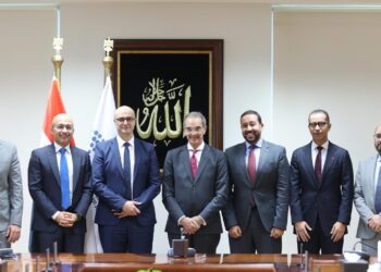 وزير الاتصالات يشهد مراسم توقيع شركات المحمول على آليات جزاءات الجودة