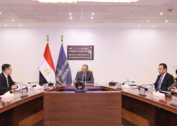 وزير الاتصالات يبحث مع نائب رئيس البنك الدولى التعاون فى مجالات التحول الرقمى