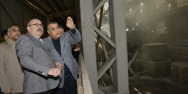 وزير الدولة للإنتاج الحربي  في زيارة مفاجئة  لشركة أبو زعبل للصناعات الهندسية “مصنع 100 الحربي”