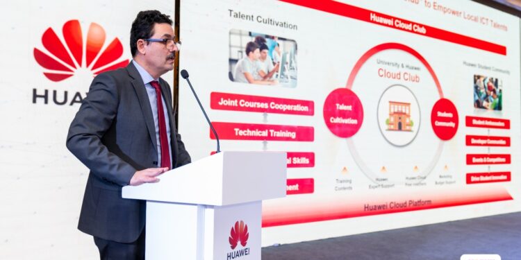 فوز 4 فرق في ختام نهائيات مسابقة هواوي للمطورين 2024 بالقاهرة