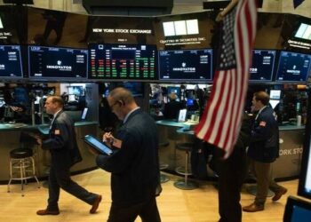 مؤشرات الأسهم الأمريكية تتراجع بشكل جماعي