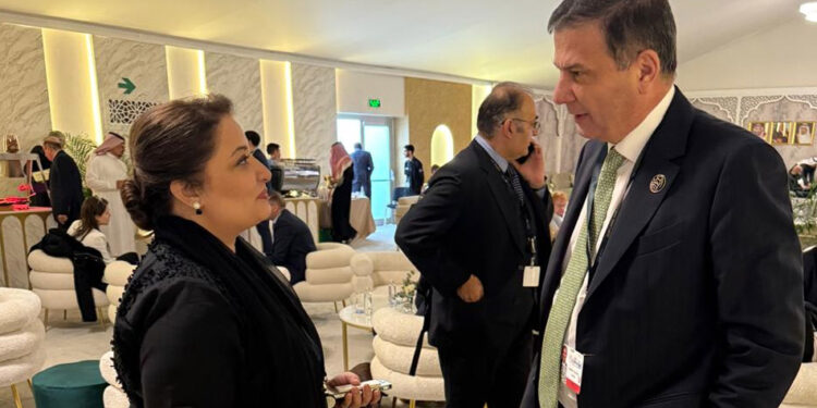 وزير الزراعة يلتقي ممثل رئيس الوزراء الباكستاني ورئيس المجموعة الأفريقية  للمفاوضين