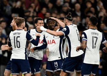 توتنهام يواجه مانشستر يونايتد فى ربع النهائي من كأس الرابطة الإنجليزية
