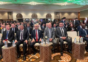 وزير الإسكان يشارك في افتتاح المعرض المصاحب لمؤتمر الإسكان العربي الثامن بدولة الجزائر