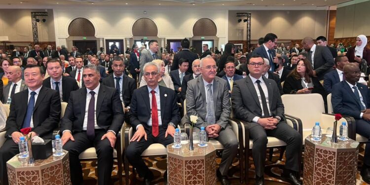 وزير الإسكان يشارك في افتتاح المعرض المصاحب لمؤتمر الإسكان العربي الثامن بدولة الجزائر