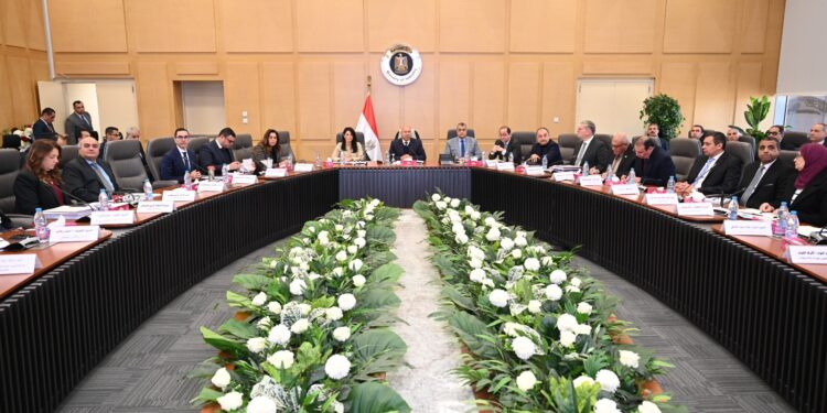 وزيرالنقل والمالية يعلنان إطلاق المرحلة الأولى من المبادرة الجديدة لمساندة الشركات في القطاعات الصناعية ذات الأولوية