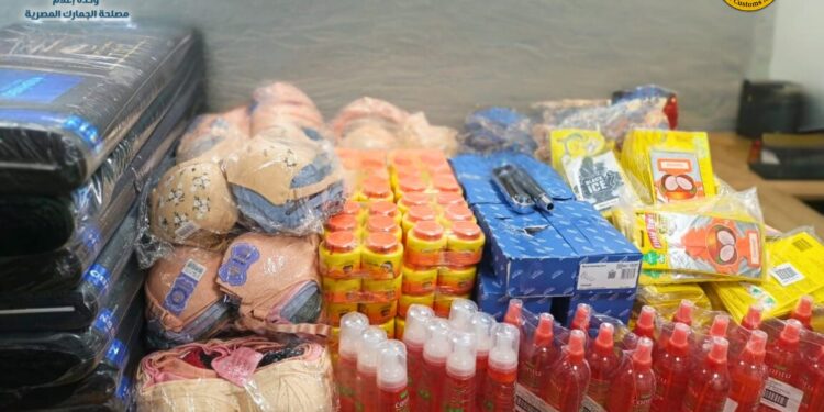 جمارك السلوم تضبط ثلاث محاولات تهريب أقمشة منشأ إيطالي ومستحضرات تجميل وأدوات سباكة وغيرها