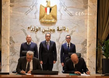 رئيس الوزراء يشهد التوقيع على عقد أرض مصنع جديد لتصنيع سيارات “إم جي” في مصر باستثمارات 135 مليون دولار