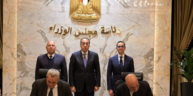 رئيس الوزراء يشهد التوقيع على عقد أرض مصنع جديد لتصنيع سيارات “إم جي” في مصر باستثمارات 135 مليون دولار