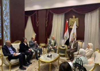 وفد غرفة القاهرة يزور “الشباب والرياضة” للتنسيق لإطلاق برامج لتدريب وتأهيل الشباب المصري