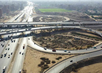 وزير النقل يوجه بالقبض على من يلقى مخلفات الهدم على الطرق