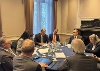 وزير الخارجية والهجرة يلتقى مع مدير عام مجموعة شركات “جون كوكريل” البلجيكية