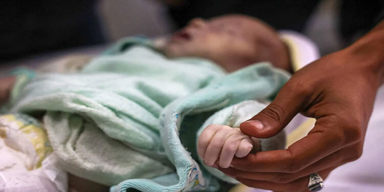 وفاة 7 أطفال رضع بسبب البرد فى قطاع غزة